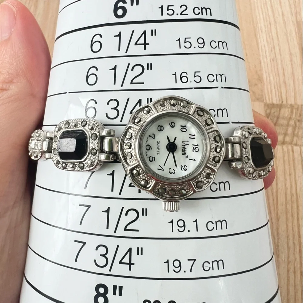Vivani ladies silver tone bracelet watch NEW BATTERY